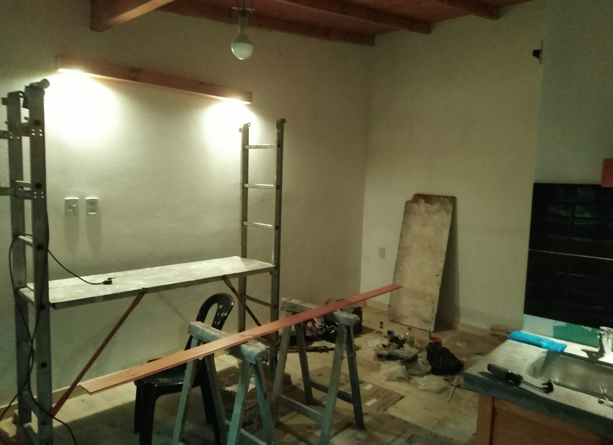 Trabajos de carpintería y terminaciones en Om Shanti